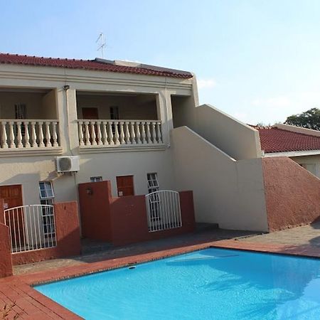 Flamboyant Guest Lodge Johannesburg Eksteriør billede